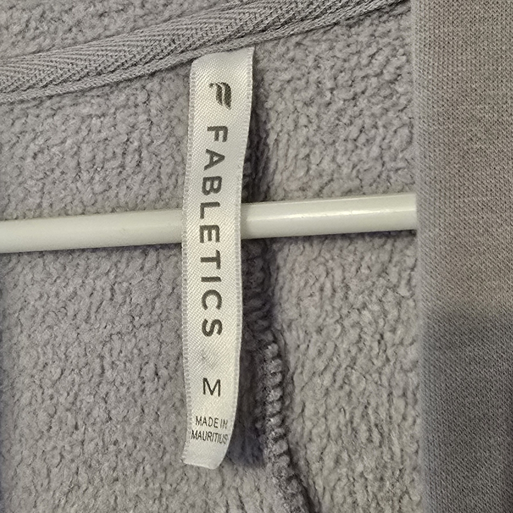 Fabletics Gray Women's Cardigan Sweatshirt Gym Walks Fall Winter Size Medium - Picture 4 of 5